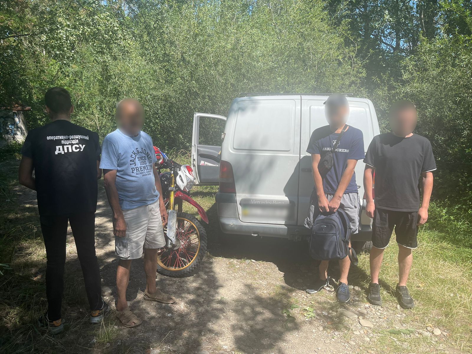 Нову схему з ухилянтами викрили на Буковині. Фото -  Західне регіональне управління Держприкордонслужби України-Західний кордон Нову схему з ухилянтами викрили на Буковині. Фото -  Західне регіональне управління Держприкордонслужби України-Західний кордон