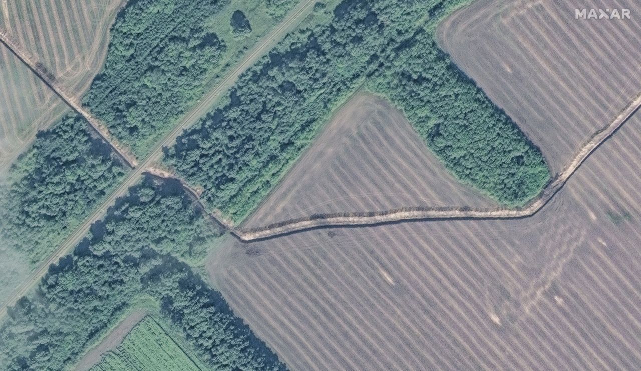 Росіяни оголосили про евакуацію цілого району на Курщині та риють траншеї біля Льгова 2