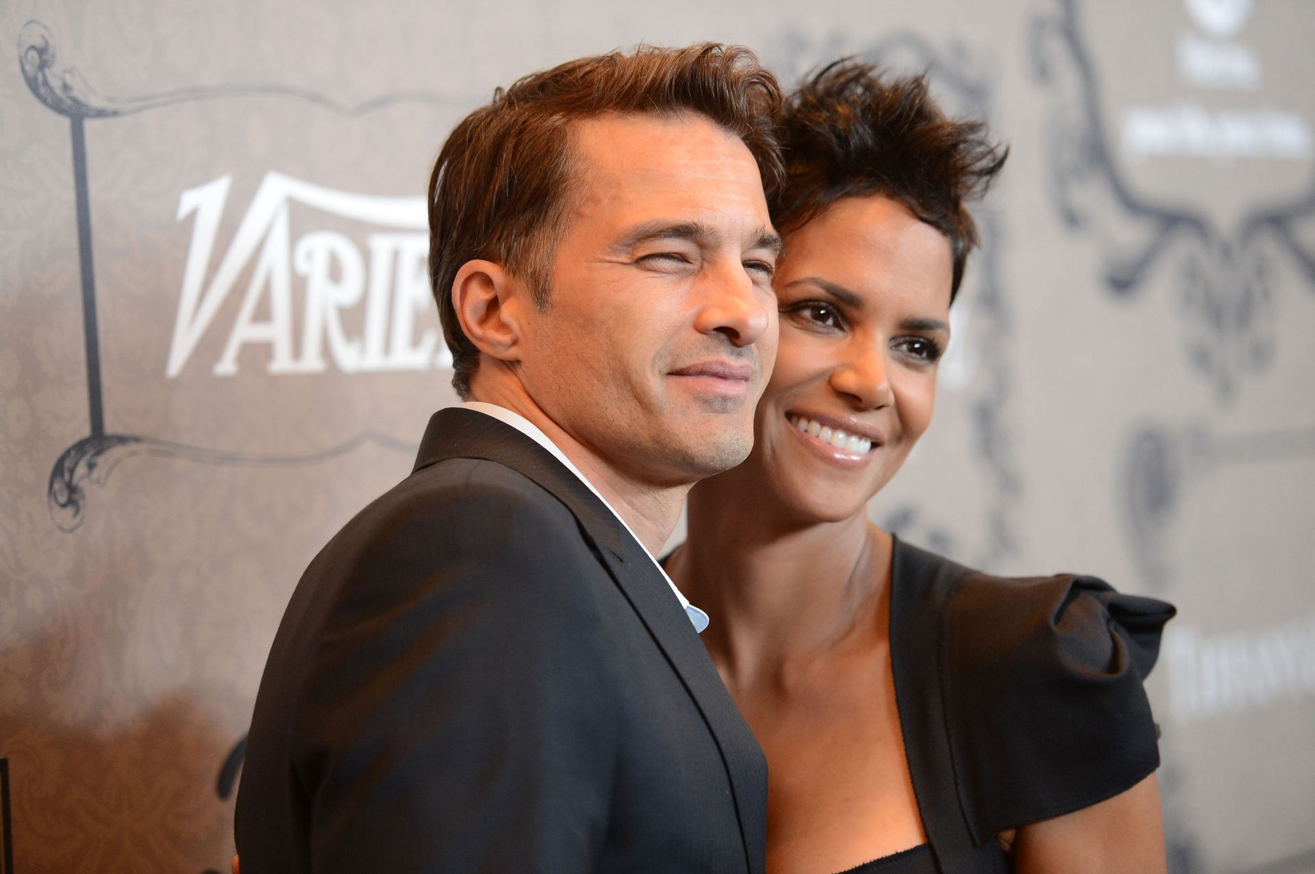 Геллі Беррі та Олів'є Мартінес. Фото: Getty Images Геллі Беррі та Олів'є Мартінес. Фото: Getty Images