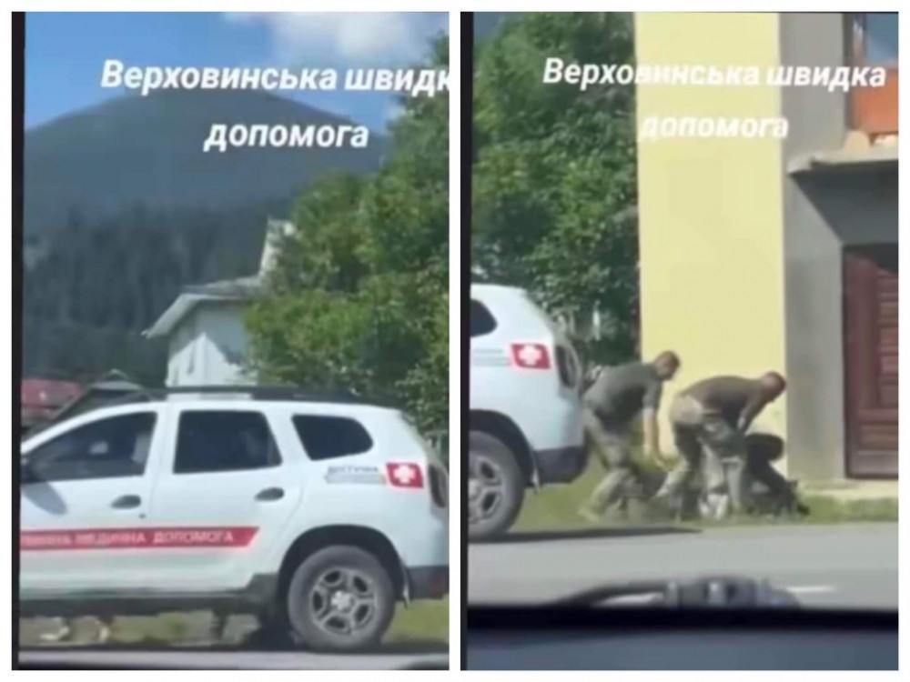 Очевидці зняли силове затримання на Верховині, під час которого офіцери ТЦК скористалися автомобілем швидкої допомоги. Очевидці зняли силове затримання на Верховині, під час которого офіцери ТЦК скористалися автомобілем швидкої допомоги.