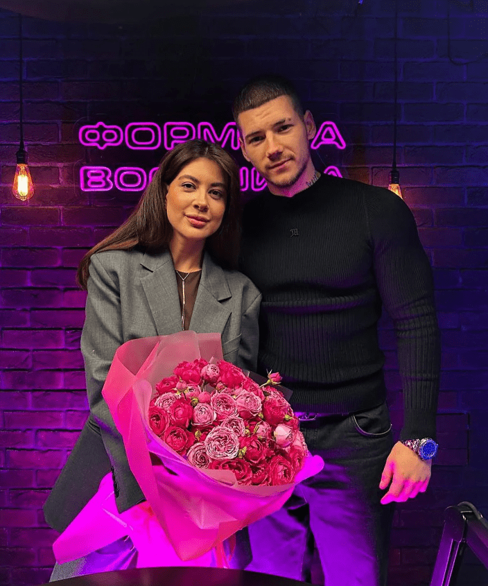 Раміна Есхакзай на зйомках YouTube-шоу Олександра Волошина Раміна Есхакзай на зйомках YouTube-шоу Олександра Волошина
