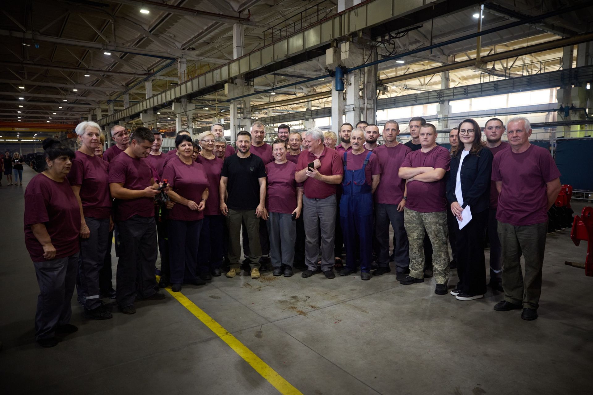 Зеленский с работниками "Эльворти". Фото - Facebook Владимир Зеленский Зеленский с работниками "Эльворти". Фото - Facebook Владимир Зеленский