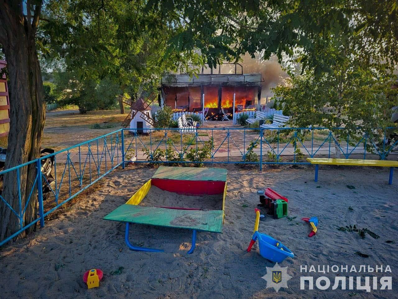 В Запорожской области россияне нанесли удар по детскому кафе: один ребенок умер 2