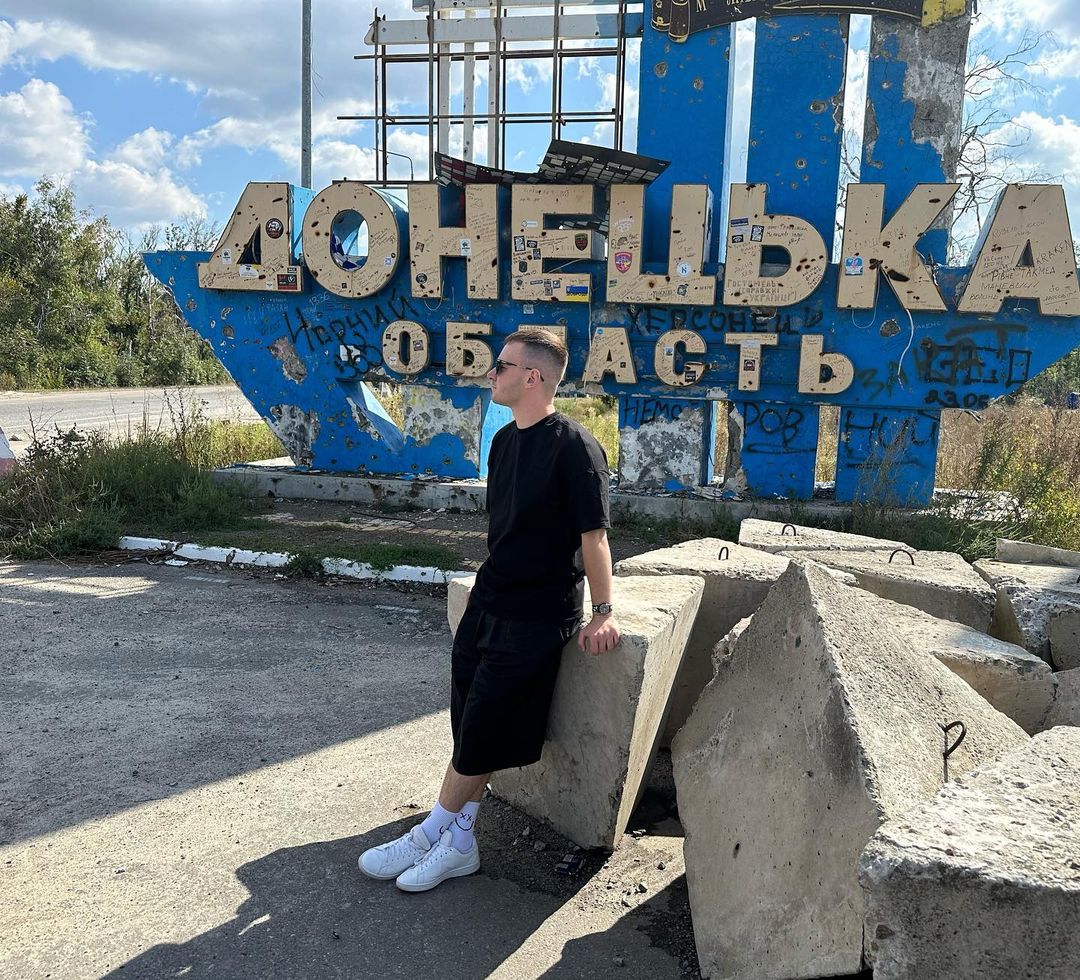 Марунич с музыкантами часто выступает перед военными ВСУ. Фото: Instagram/kartasvitu Марунич с музыкантами часто выступает перед военными ВСУ. Фото: Instagram/kartasvitu