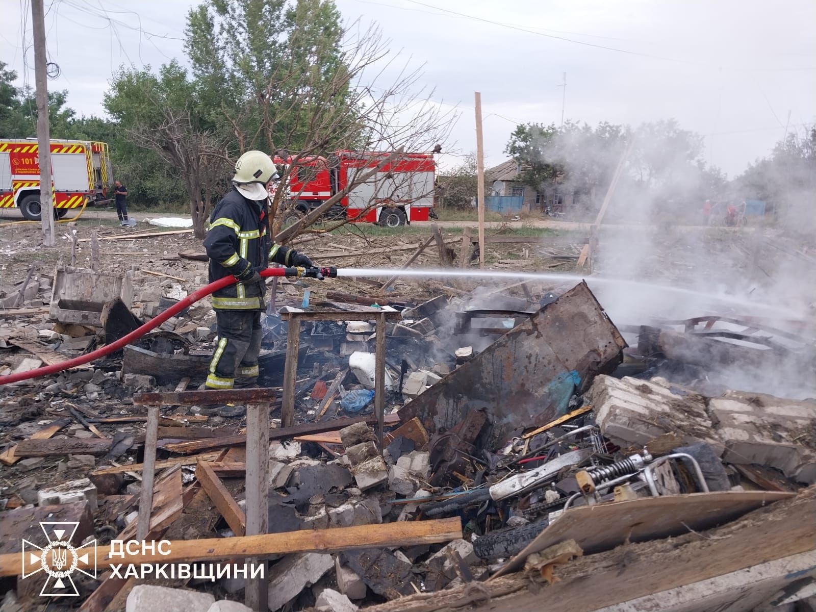 З-під уламків рятувальники дістали тіла двох загиблих. Фото - ДСНС З-під уламків рятувальники дістали тіла двох загиблих. Фото - ДСНС