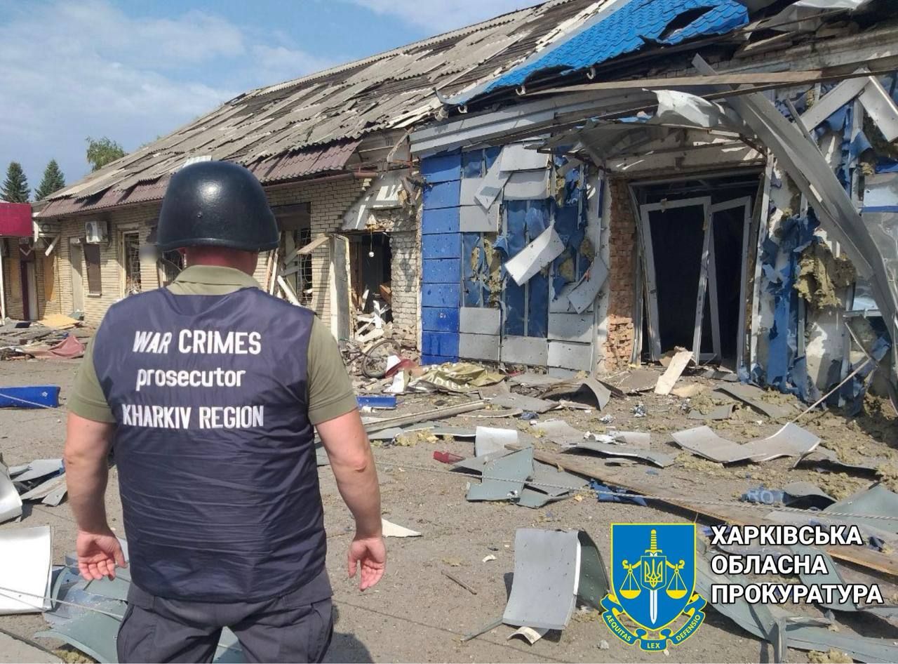 Наслідки обстрілу Купʼянськ-Вузлового. Фото - Харківська обласна прокуратура Наслідки обстрілу Купʼянськ-Вузлового. Фото - Харківська обласна прокуратура