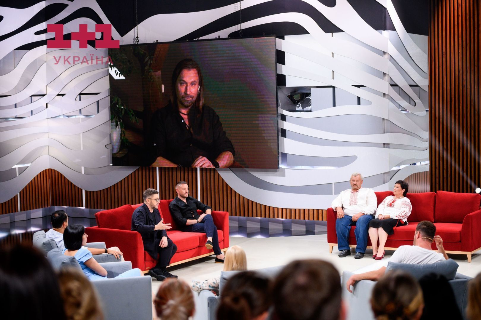 Олег Винник з'явився в студії завдяки відеозв'яку Олег Винник з'явився в студії завдяки відеозв'яку