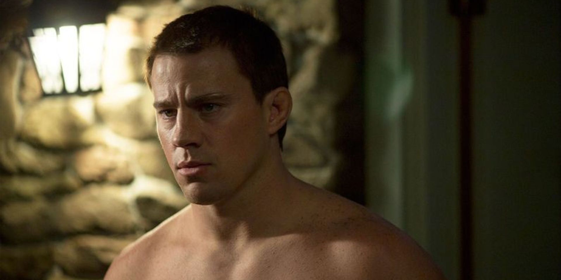 Одна из самых необходимых вещей - простая белая футболка Одна из самых необходимых вещей - простая белая футболка