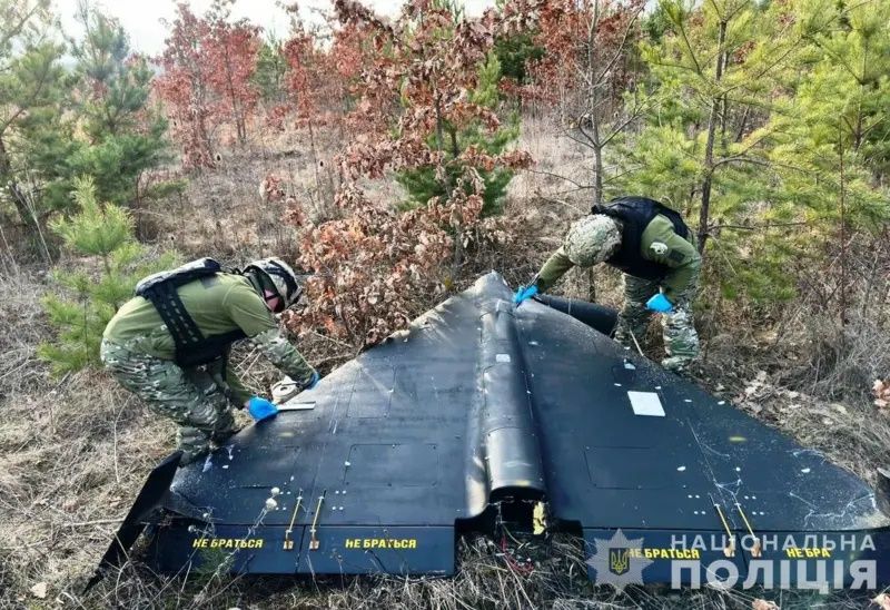 "Шахед", який приземлили в Україні і він не вибухнув. Фото: Нацполіція "Шахед", який приземлили в Україні і він не вибухнув. Фото: Нацполіція