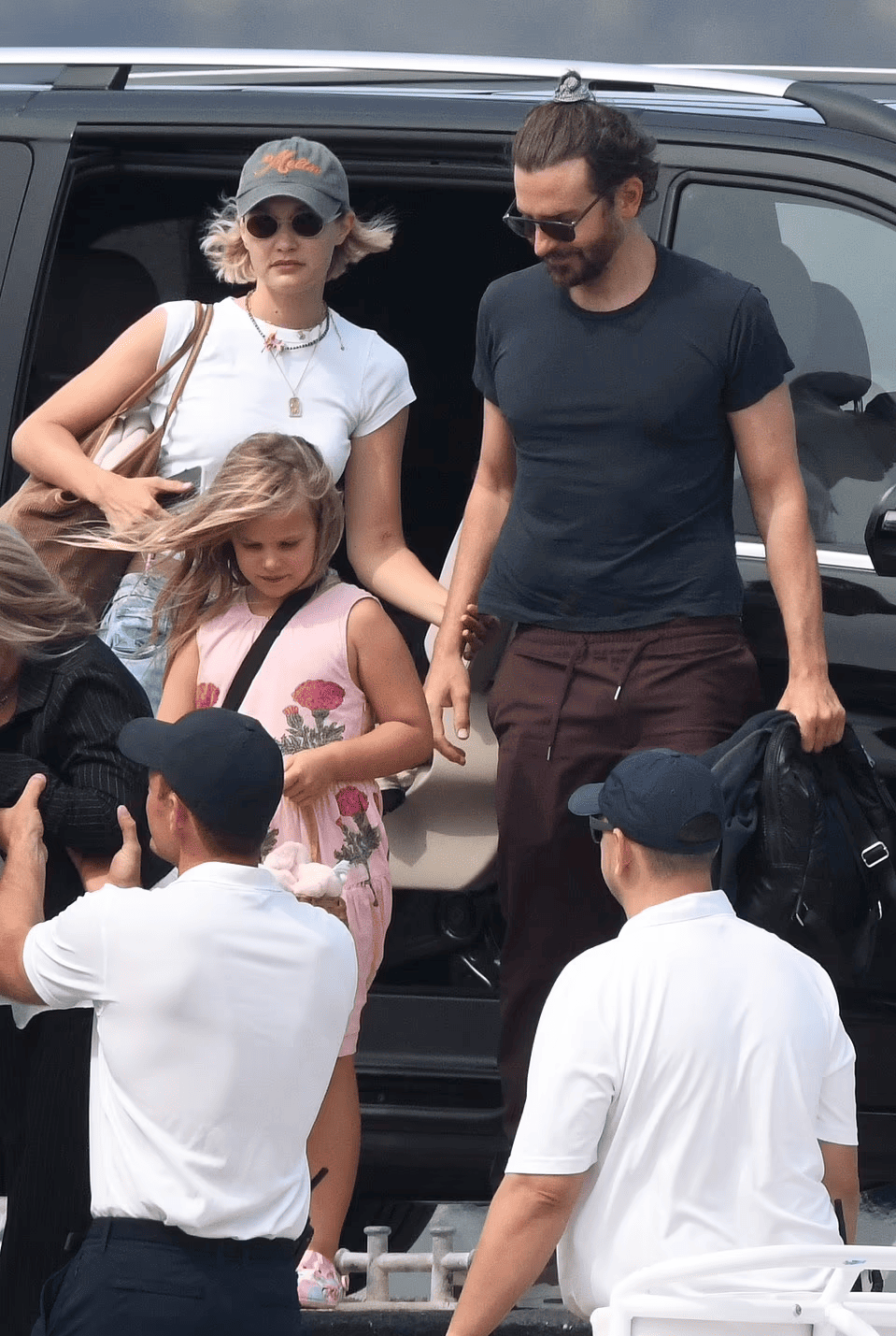 Джіджі Хадід, Лея, Бредлі Купер. Фото: Ciaopix/Cobra Team/Frezza Lafata/BackGrid Джіджі Хадід, Лея, Бредлі Купер. Фото: Ciaopix/Cobra Team/Frezza Lafata/BackGrid