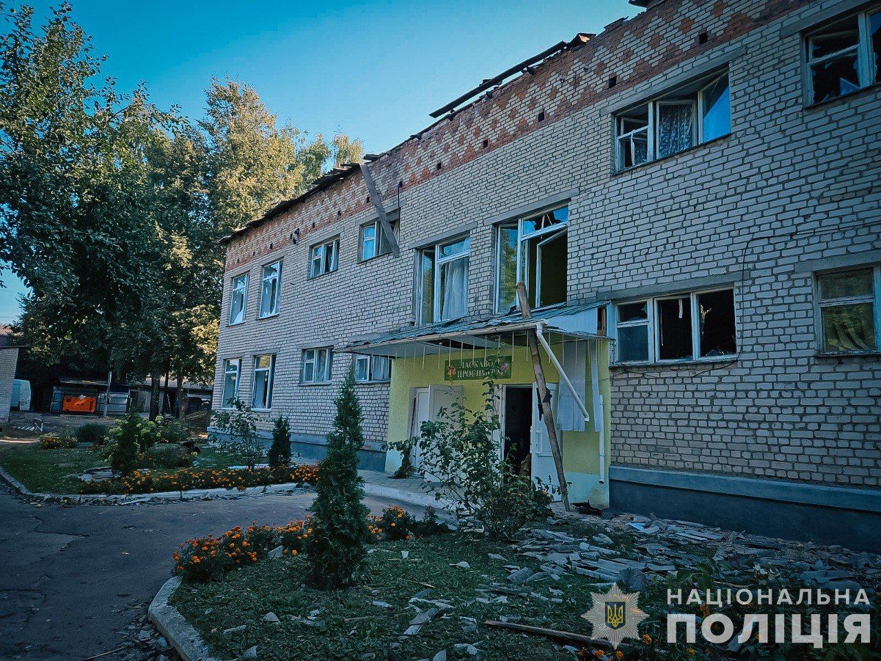 Россия прицельно била по школам Сумщины. Фото - Нацполиция Сумской области Россия прицельно била по школам Сумщины. Фото - Нацполиция Сумской области