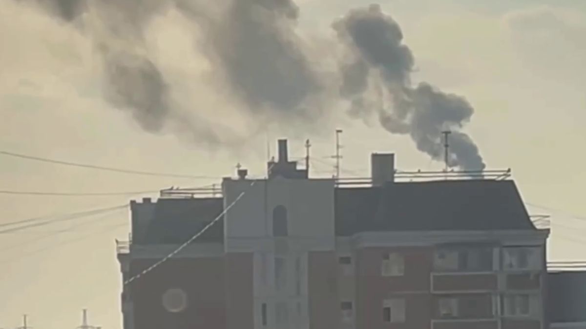 У небо здійснявся густий дим У небо здійснявся густий дим