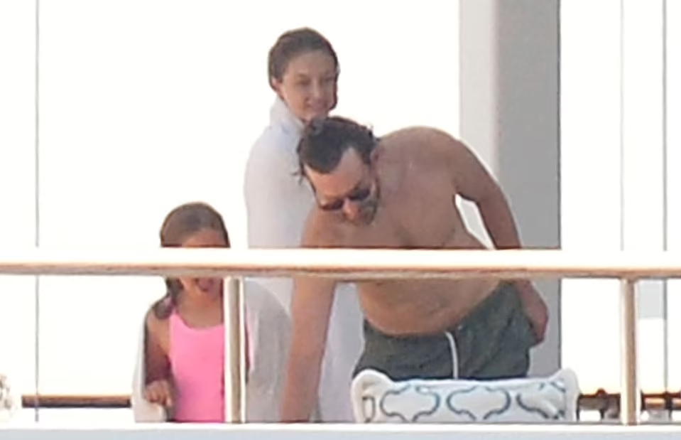 Зараз Купер із донькою та Хадід відпочиває в Італії. Фото: Ciaopix/BackGrid Зараз Купер із донькою та Хадід відпочиває в Італії. Фото: Ciaopix/BackGrid