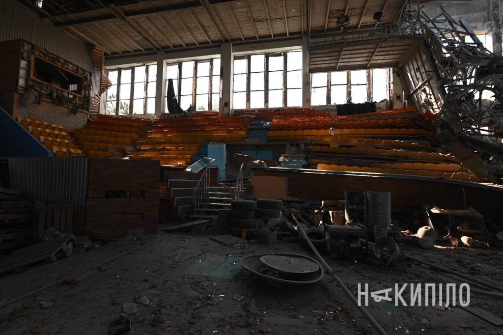 Знищені глядацькі місця Палацу спору у Харкові. Фото - видання "Накипіло" Знищені глядацькі місця Палацу спору у Харкові. Фото - видання "Накипіло"