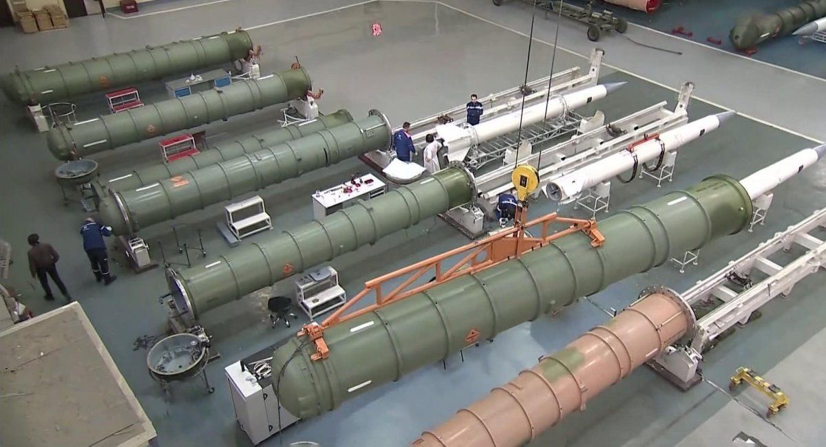 Українська ППО перехопила ракету 48Н6ДМ від С-400, якою окупанти вдарили по Києву – Defence Express 3