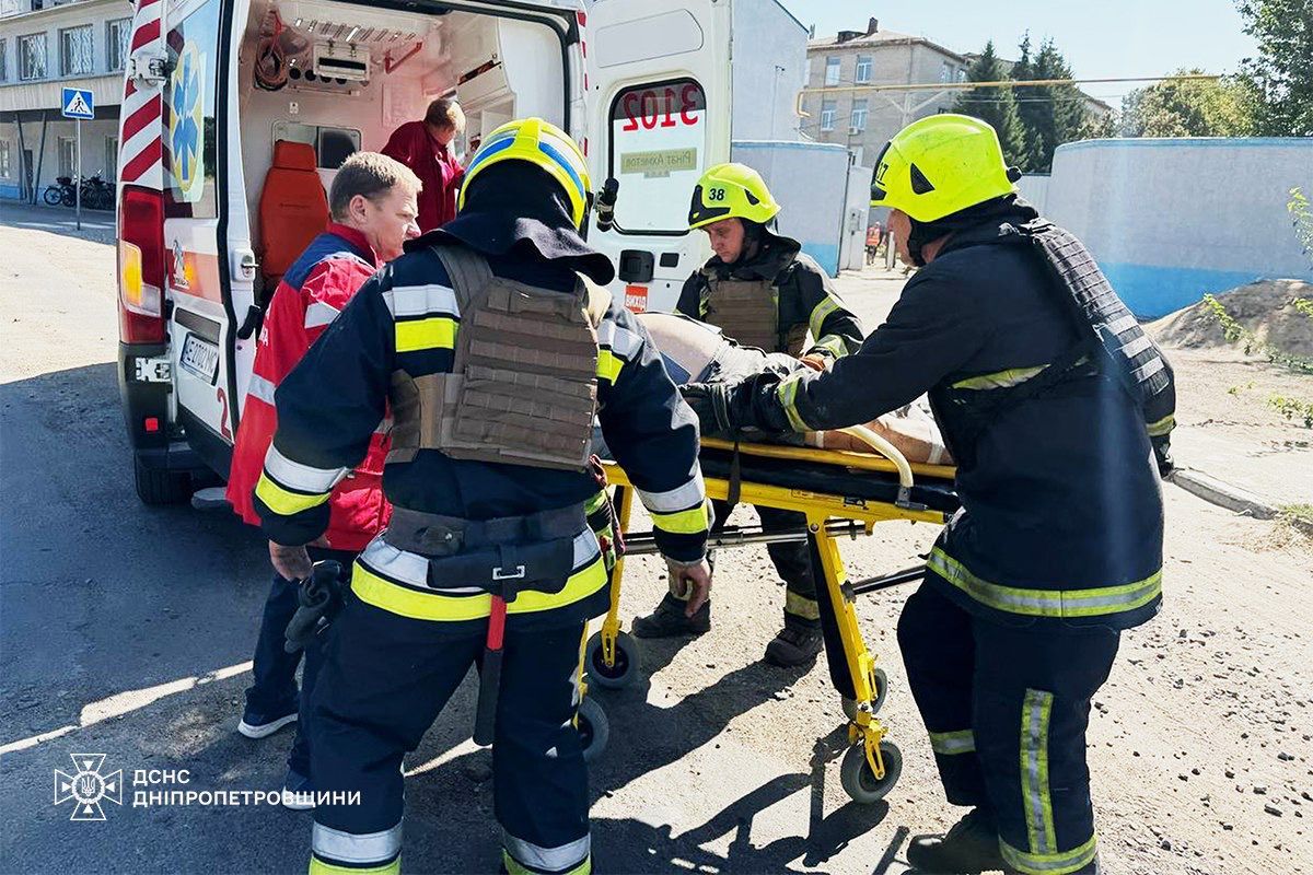 У Павлограді після атаки РФ кількість постраждалих сягнула 74 осіб. Фото - ДСНС У Павлограді після атаки РФ кількість постраждалих сягнула 74 осіб. Фото - ДСНС