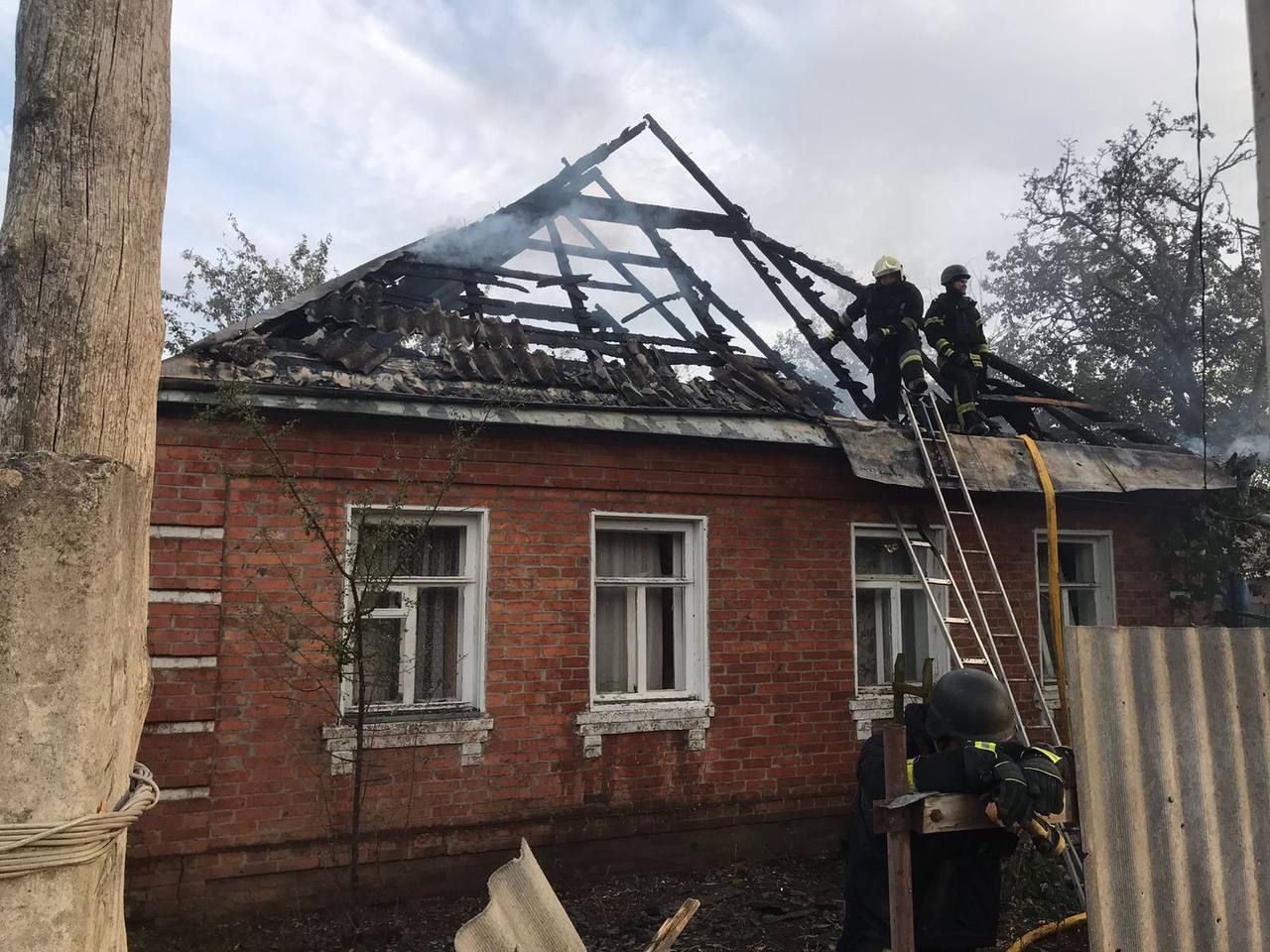 Росіяни обстріляли Дергачі на Харківщині касетними снарядами: є жертви та постраждалі 3
