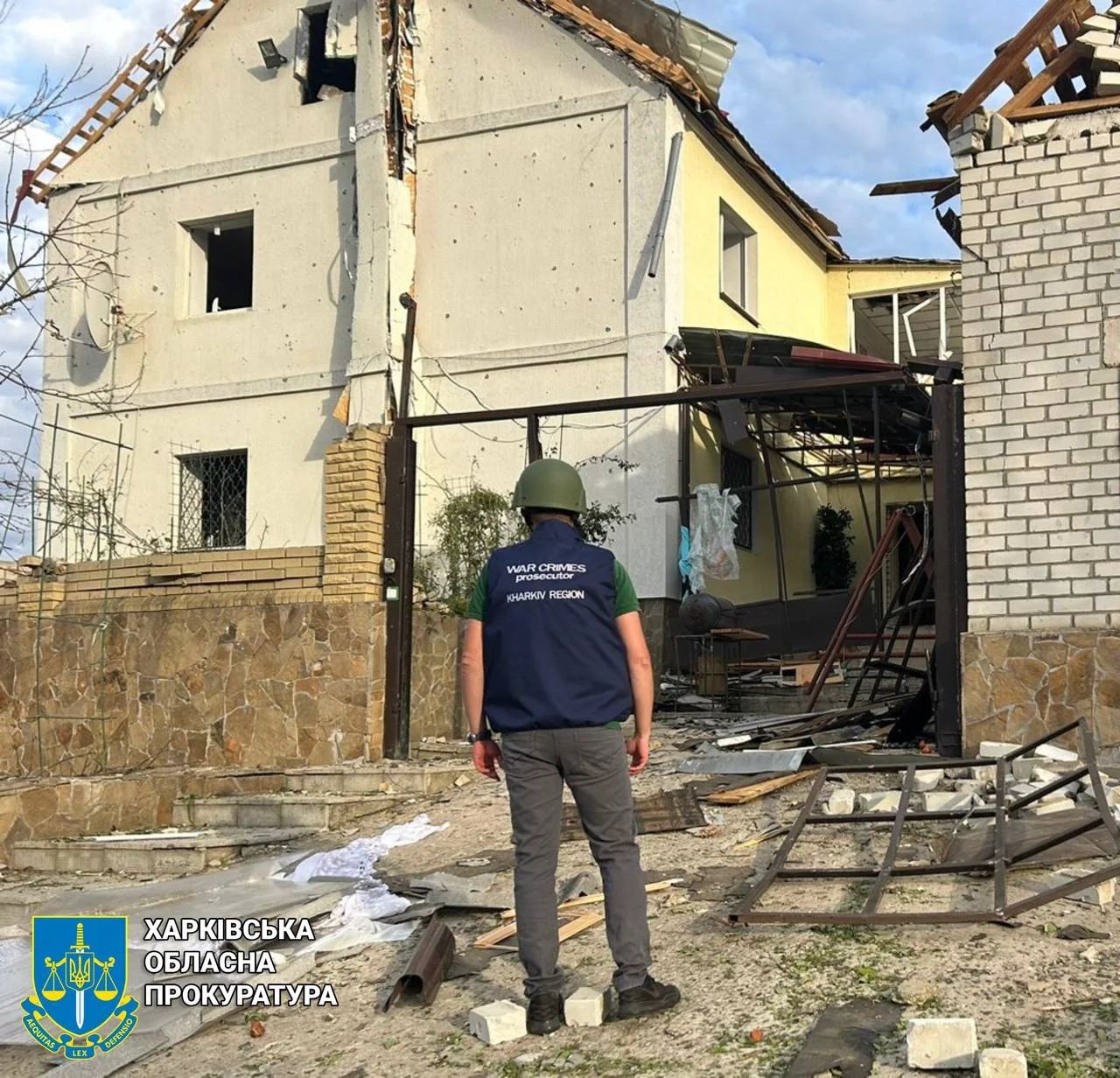 Пошкодження отримали численні житлові будинки. Фото - Харківська обласна прокуратура Пошкодження отримали численні житлові будинки. Фото - Харківська обласна прокуратура