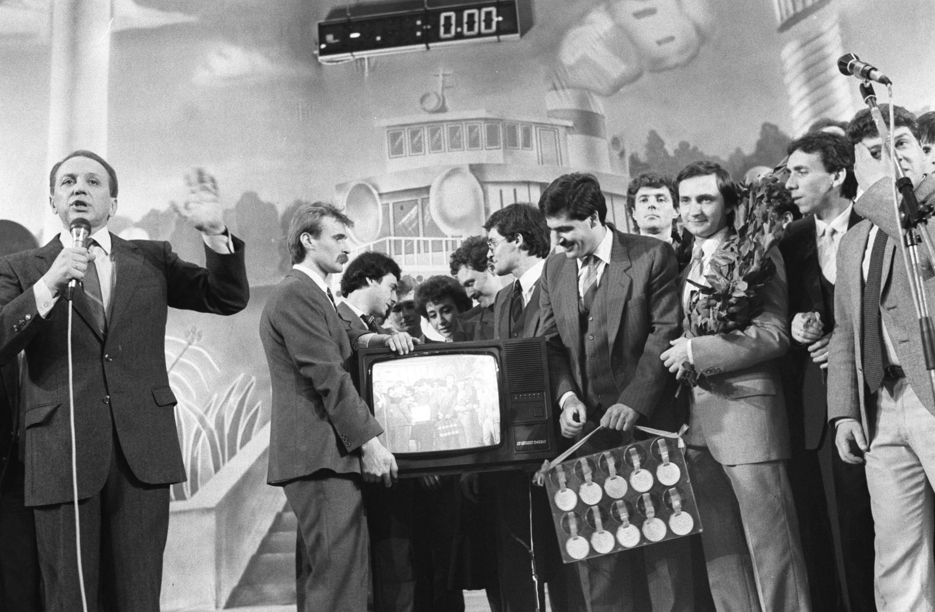Масляков был ведущим КВН с 1964 года Масляков был ведущим КВН с 1964 года