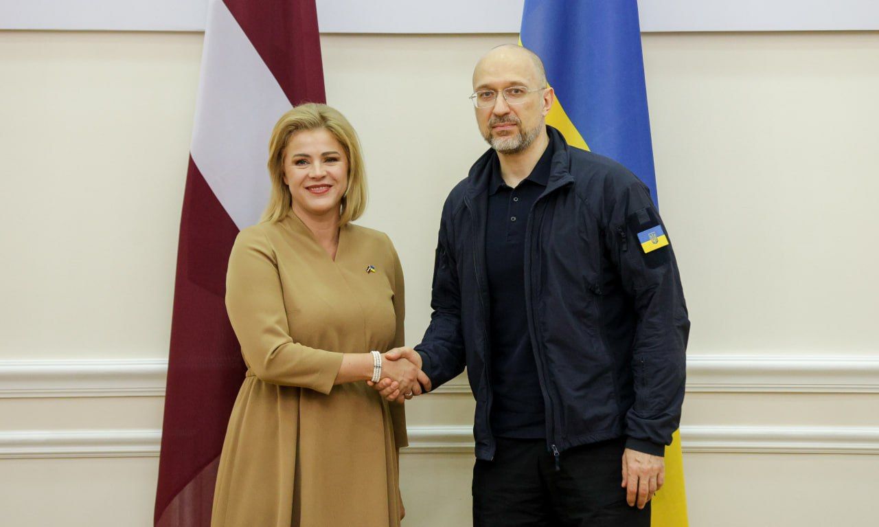 Евіка Сілінія і Денис Шмигаль Евіка Сілінія і Денис Шмигаль