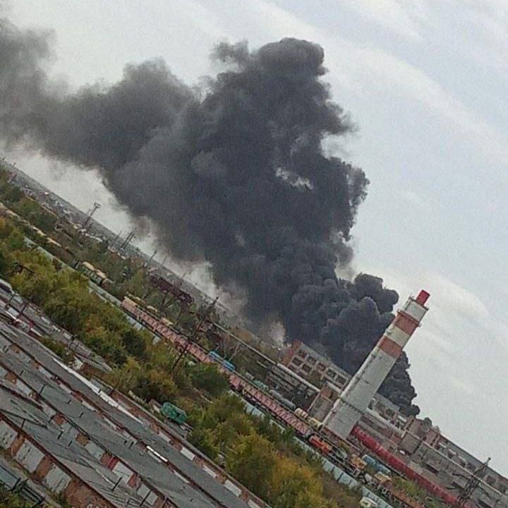 Дым над танковым заводом в российском Омске Дым над танковым заводом в российском Омске