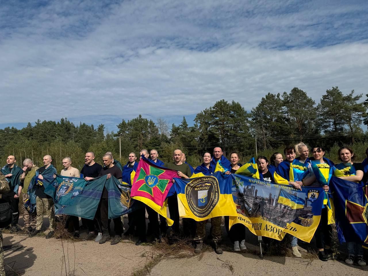 Українці, звільнені з російського полону Українці, звільнені з російського полону