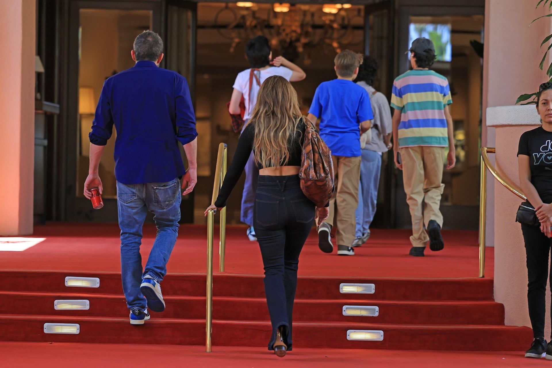 По різні боки від поручнів. Фото: Thecelebrityfinder/Mega По різні боки від поручнів. Фото: Thecelebrityfinder/Mega