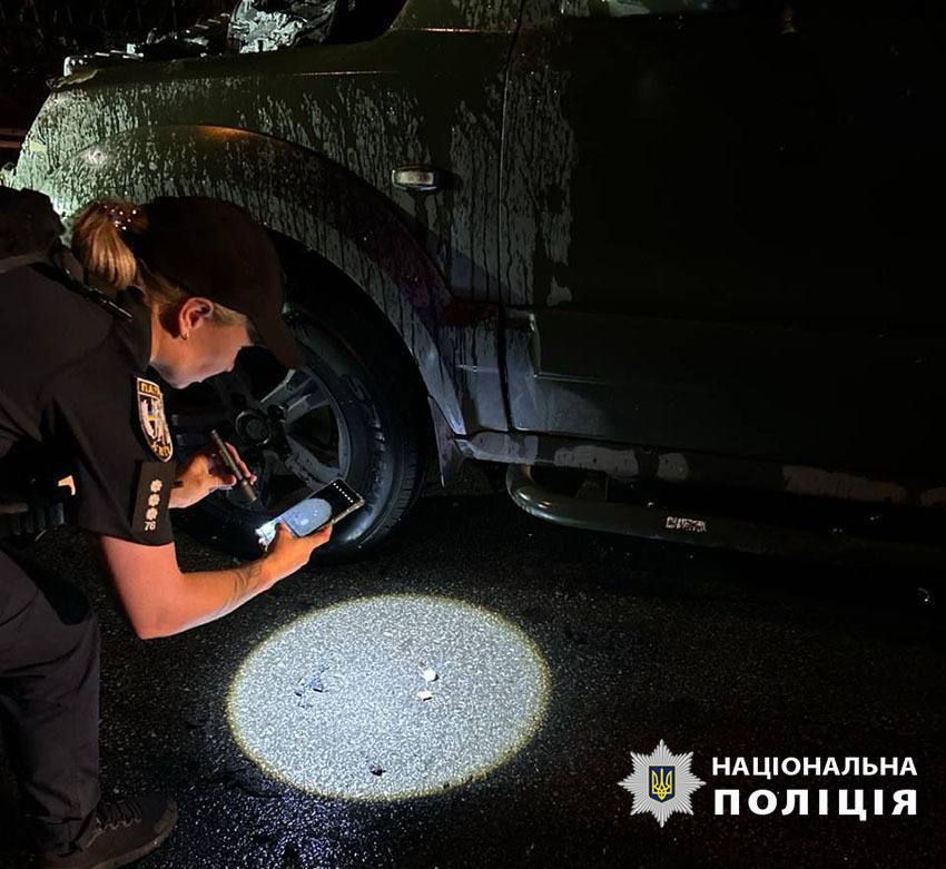 Автомобіль для ЗСУ вигорів дощенту. Фото - поліція Києва