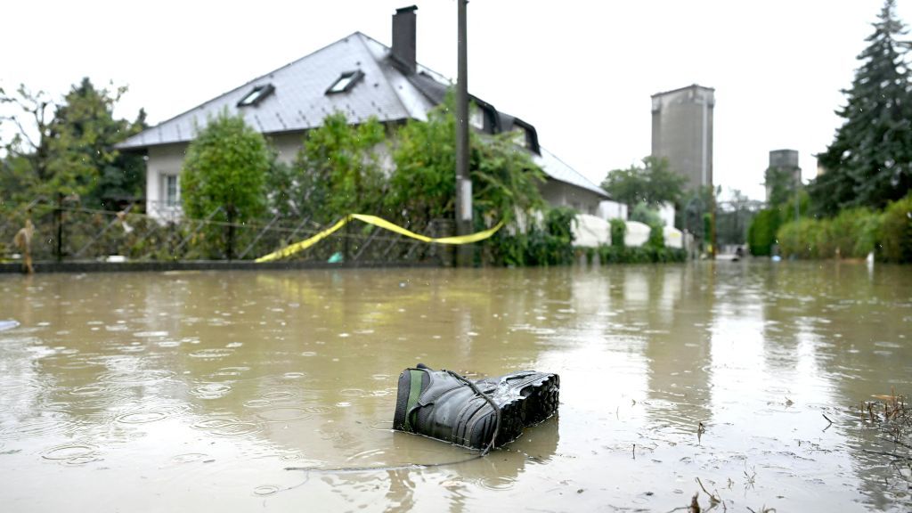 Загублений під час повені черевик, Австрія. Фото: Getty Image Загублений під час повені черевик, Австрія. Фото: Getty Image