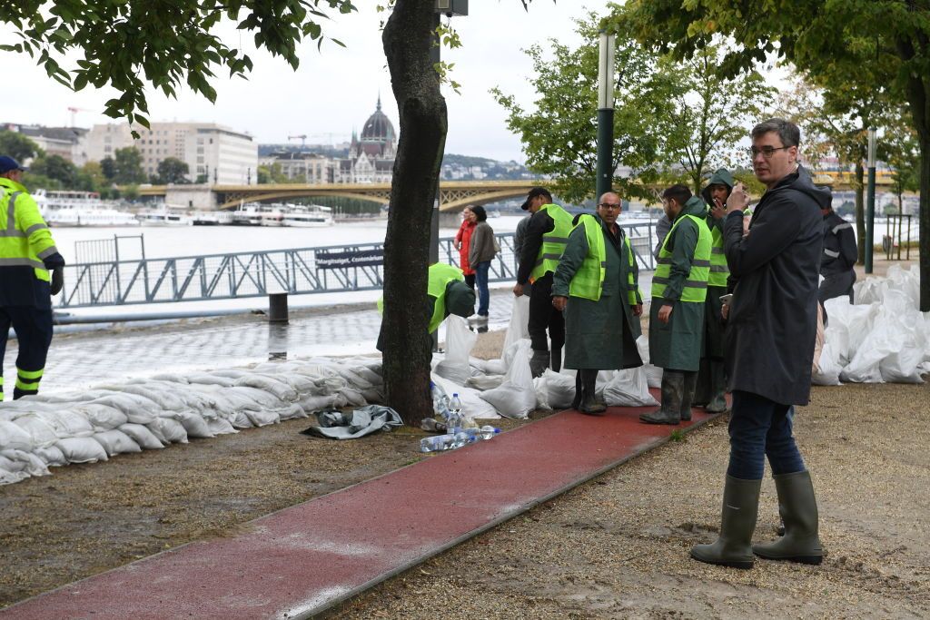 Мішки з піском в Угорщині. Фото: Getty Images Мішки з піском в Угорщині. Фото: Getty Images