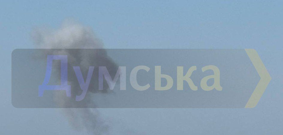 Дим від збиття ракети та прильоту уламків Дим від збиття ракети та прильоту уламків