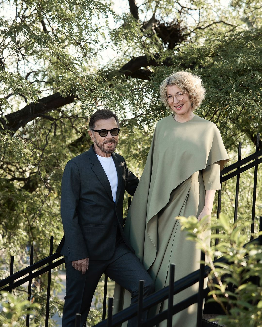 Наряд не свадебный, но торжественный. Фото: Instagram/bjornulvaeus