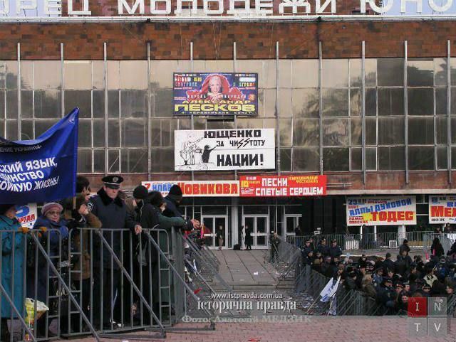 20 років тому в Україні скоїли замах на першого борця з нацизмом: він впав - що пам’ятаємо про Януковича 3