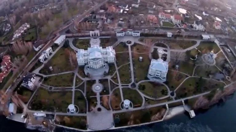 Маєток Порошенків в Козині