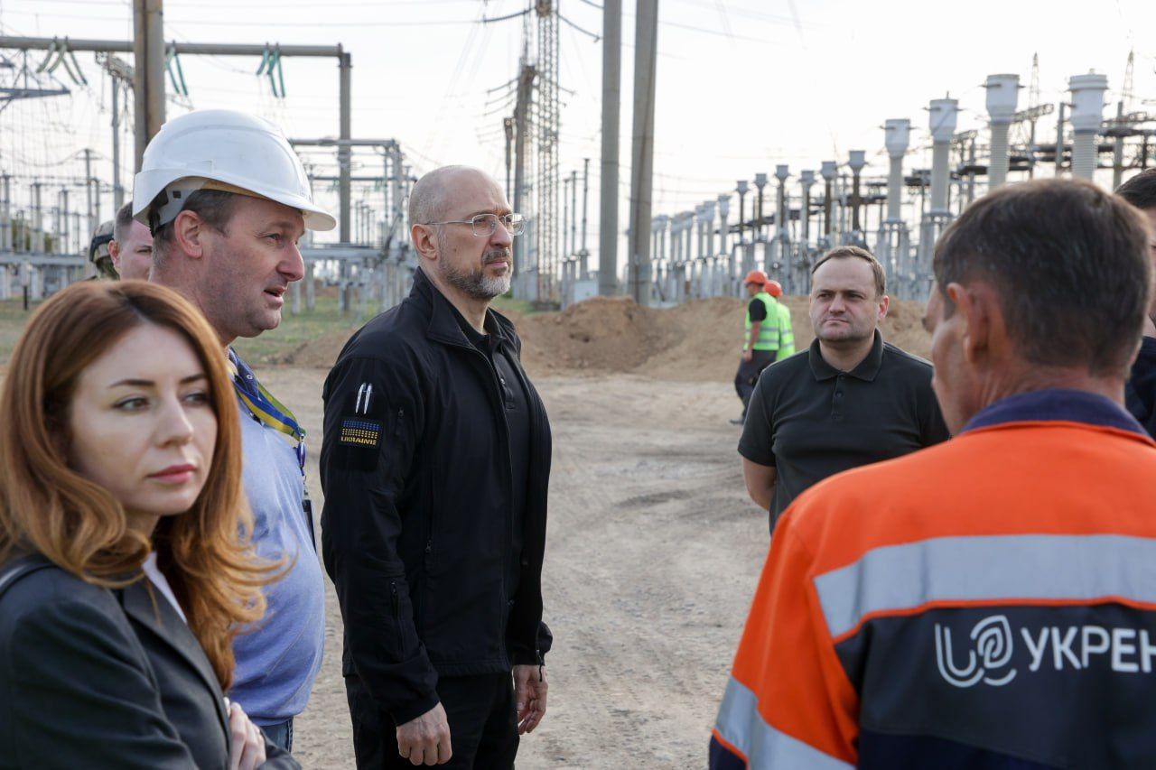 У Миколаєві глава Уряду ознайомився з процесом установки двох когенераційних установок потужністю 1,5 МВт кожна  У Миколаєві глава Уряду ознайомився з процесом установки двох когенераційних установок потужністю 1,5 МВт кожна