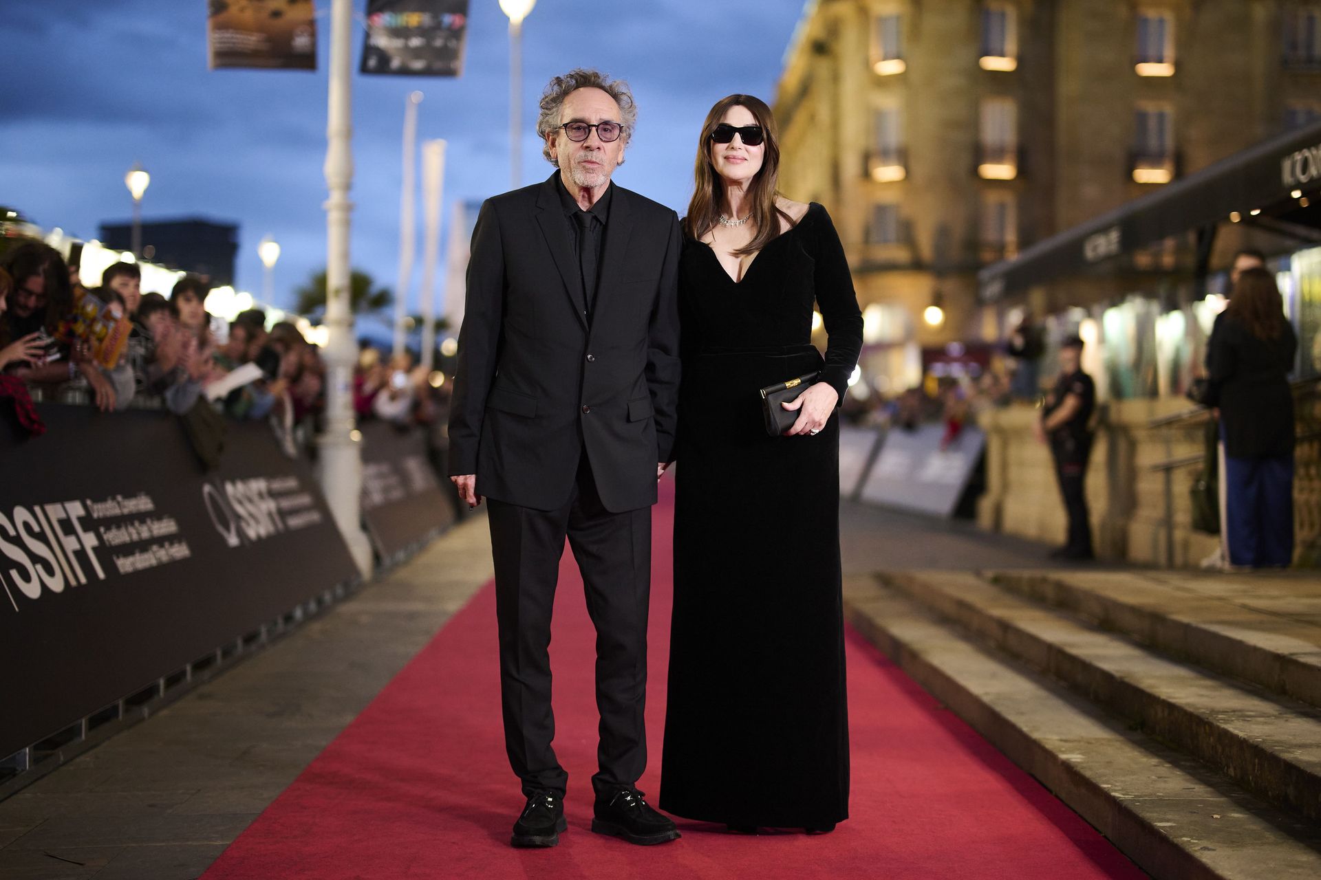 Бертон держал Беллуччи за руку. Фото: Getty Images Бертон держал Беллуччи за руку. Фото: Getty Images