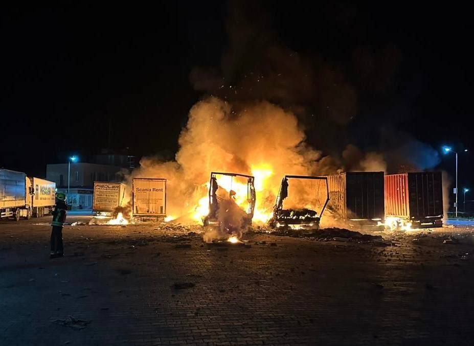 Россияне ночью ударили дронами по Одесщине: начался пожар, есть пострадавшие 1