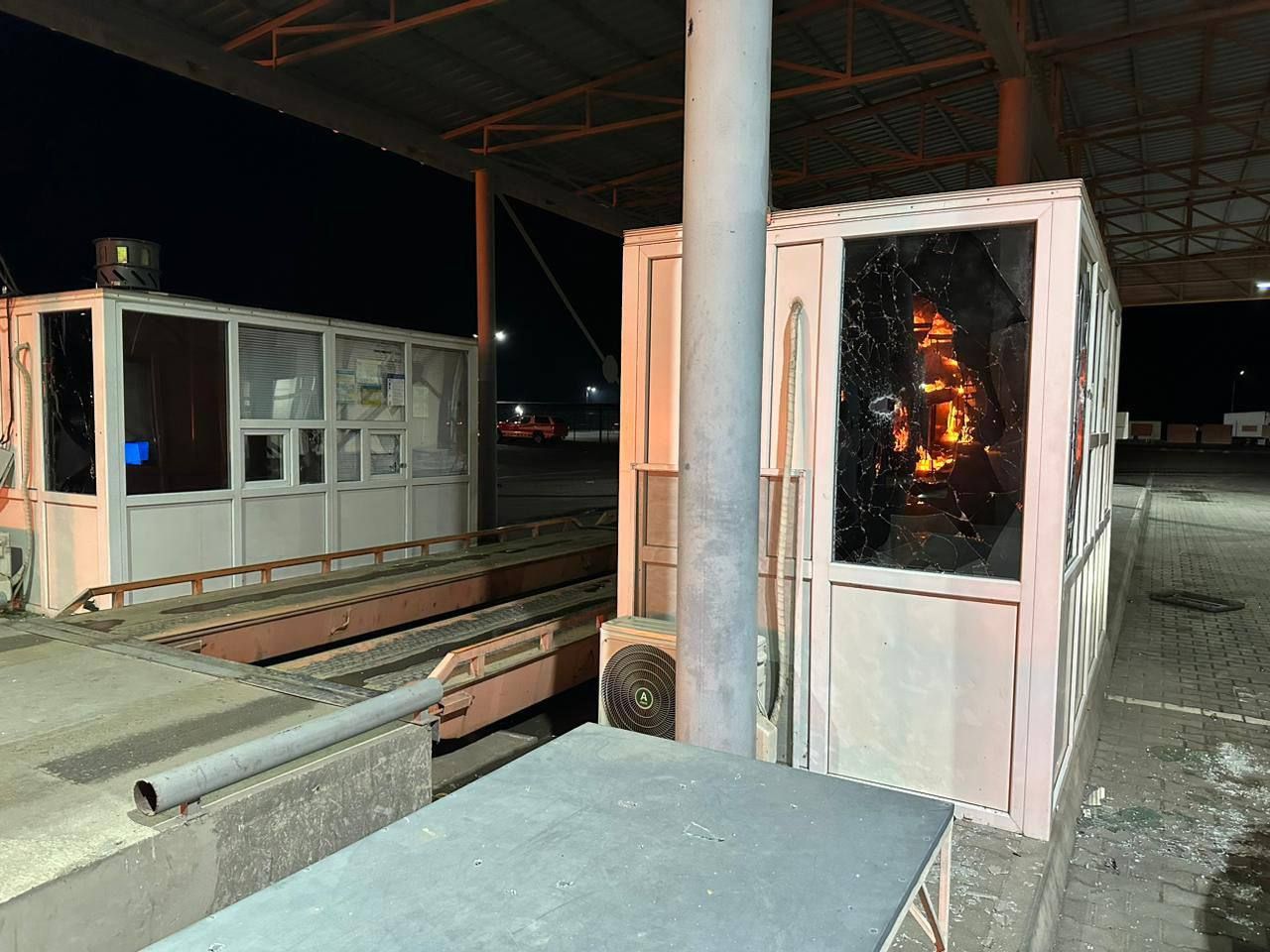 Россияне ночью ударили дронами по Одесщине: начался пожар, есть пострадавшие 2