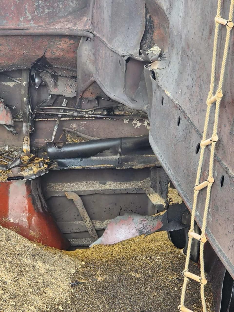 Россия атаковала ракетой судно с кукурузой в порту под Одессой: минобороны РФ лжет, что там были боеприппасы - фото 1