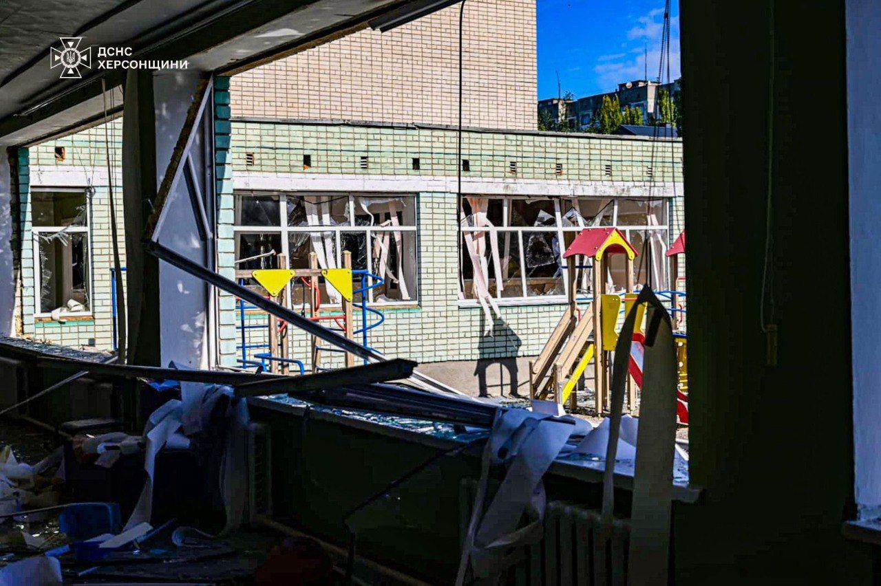 Росіяни вдарили по Херсону та Слов’янську: є жертва та поранені, серед них – діти (фото) 1