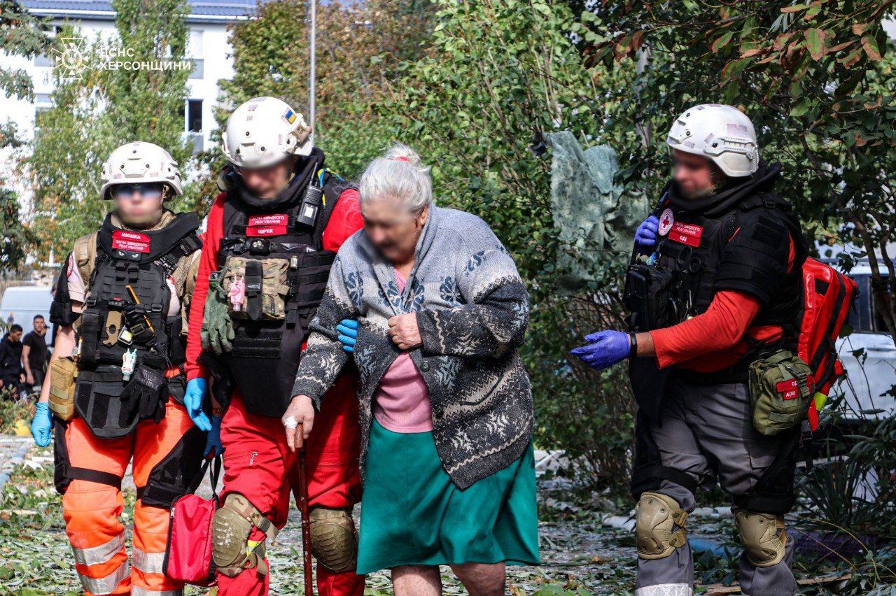Росіяни вдарили по Херсону та Слов’янську: є жертва та поранені, серед них – діти (фото) 2
