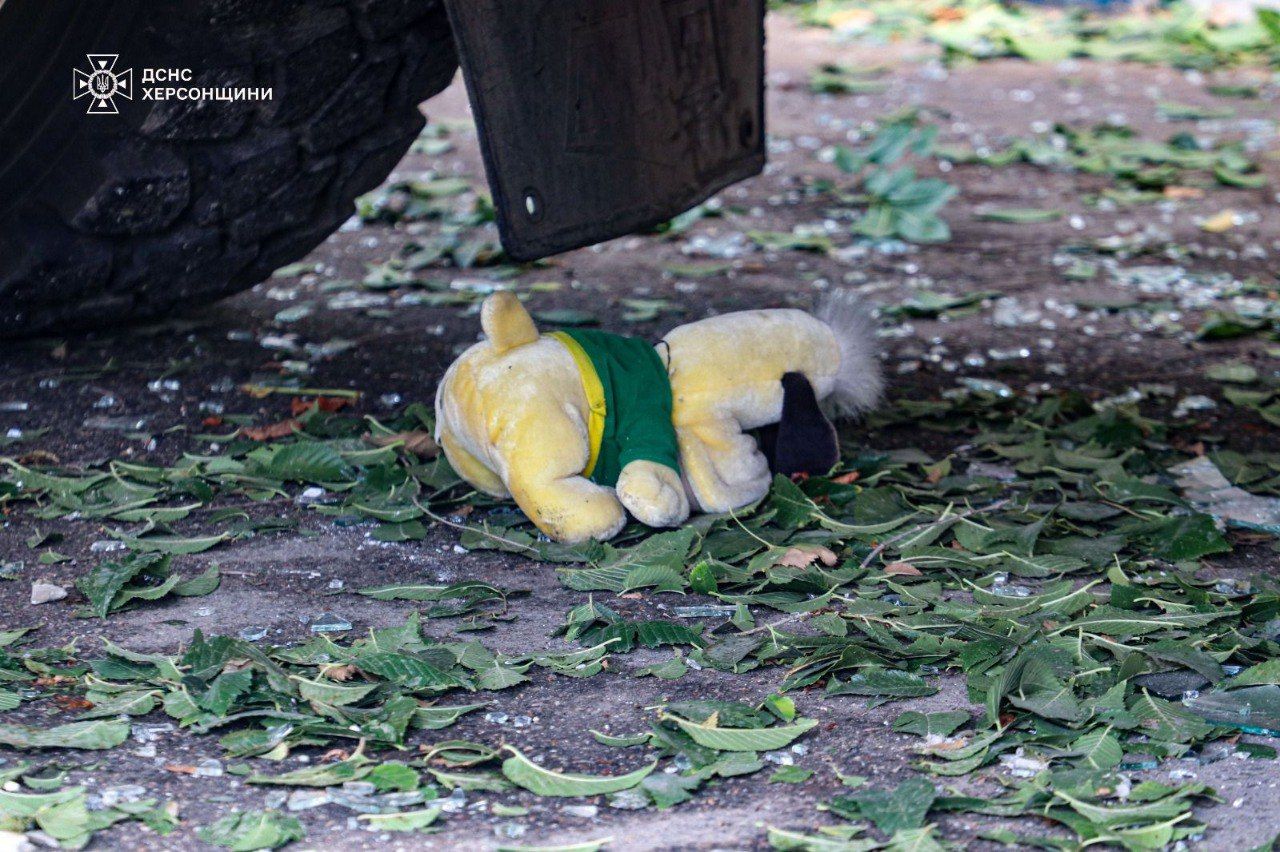 Росіяни вдарили по Херсону та Слов’янську: є жертва та поранені, серед них – діти (фото) 4