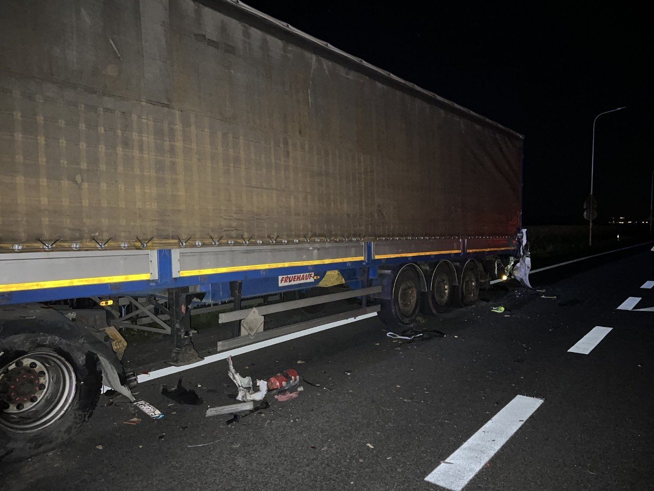 Вантажівка стояла на узбіччі. Фото - Лукаш Сольський Вантажівка стояла на узбіччі. Фото - Лукаш Сольський