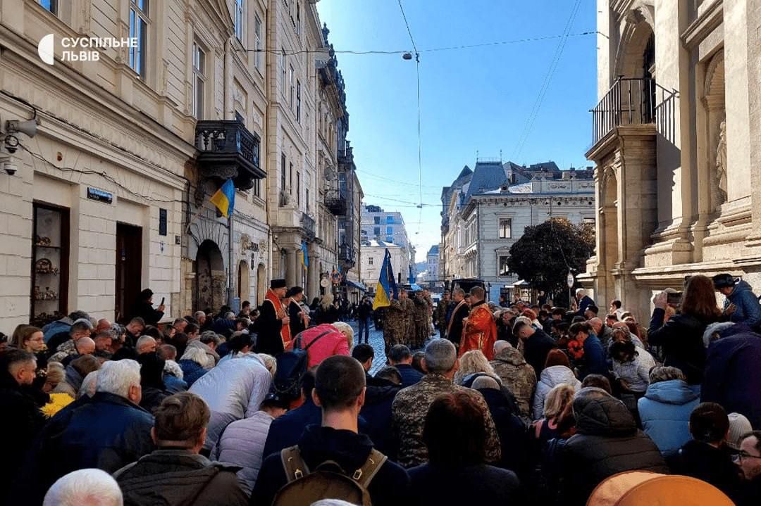 Львов чествует погибшего героя Львов чествует погибшего героя