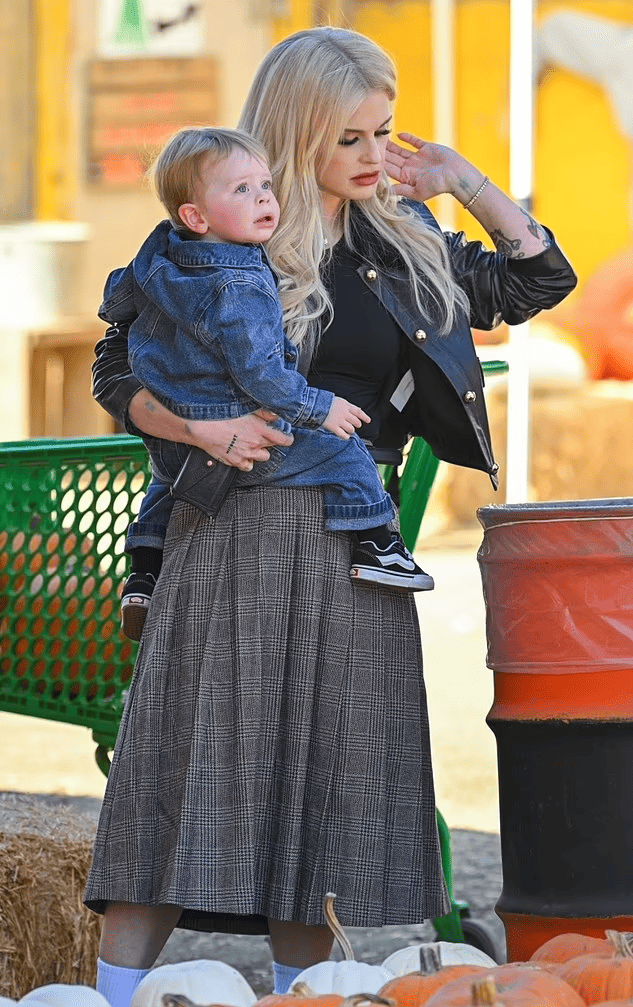 Все життя боролася із зайвою вагою. Фото: BackGrid Все життя боролася із зайвою вагою. Фото: BackGrid