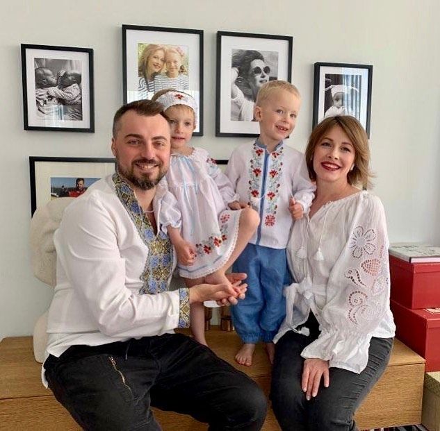 Елена Кравец с мужем и младшими детьми Елена Кравец с мужем и младшими детьми