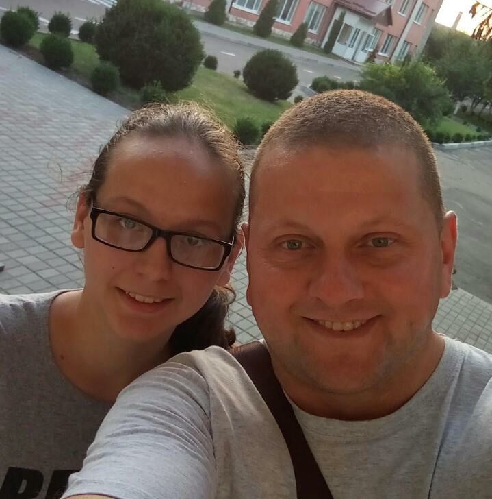 Добре знає, що робити з ворогами: Залужний заінтригував спогадом про дівчинку з автоматом - що про неї відомо (фото) 3