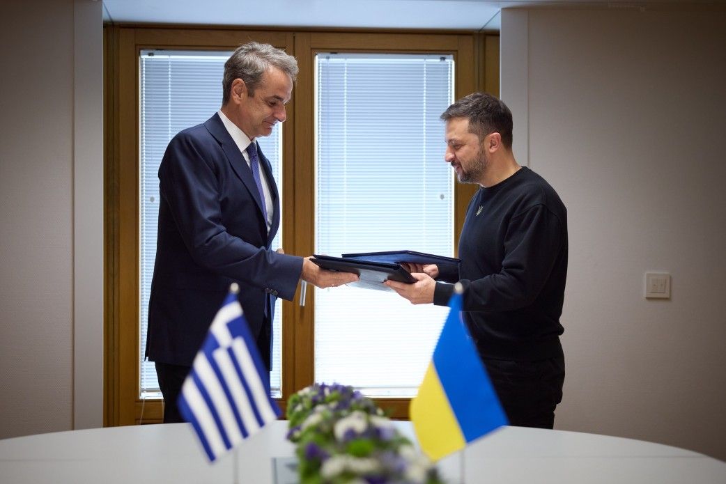 Кіріакос Міцотакіс і Володимир Зеленський під час підписання угоди в Брюселі. Фото: president.gov.ua Зеленський, Міцотакіс