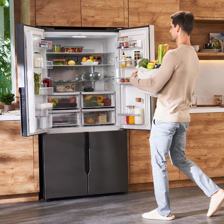 Чем больше семья, тем больший холодильник нужно выбрать.