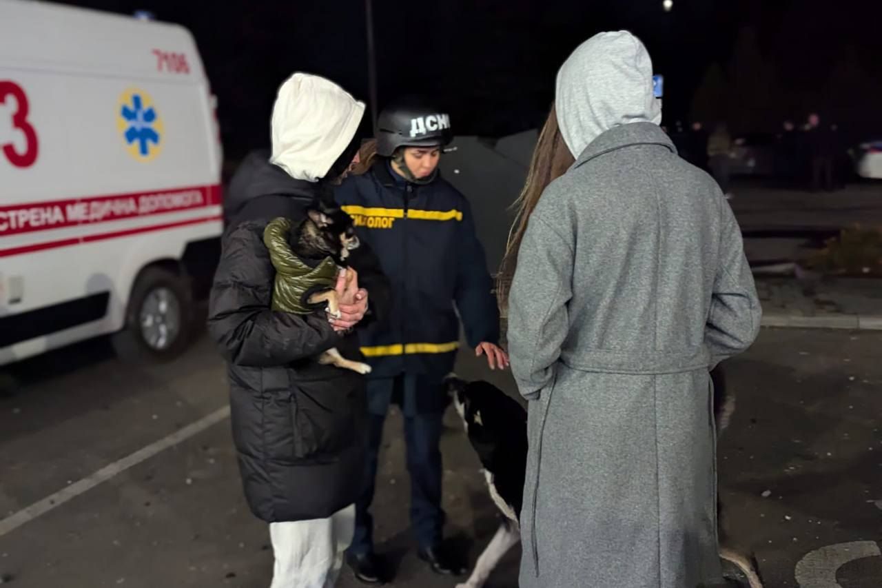 У Кривому Розі зросла кількість постраждалих від обстрілу РФ. Фото - Сергій Лисак У Кривому Розі зросла кількість постраждалих від обстрілу РФ. Фото - Сергій Лисак